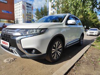2018 Mitsubishi Outlander III Рестайлинг 2, белый, 2199000 рублей, вид 2