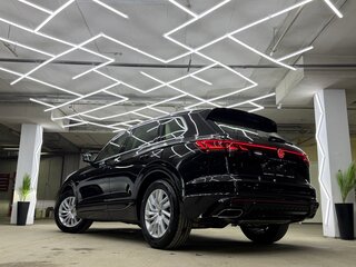 2025 Volkswagen Touareg III Рестайлинг, чёрный, 7900000 рублей, вид 2