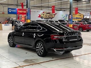 2023 Skoda Superb III Рестайлинг, чёрный, 1817009 рублей, вид 5