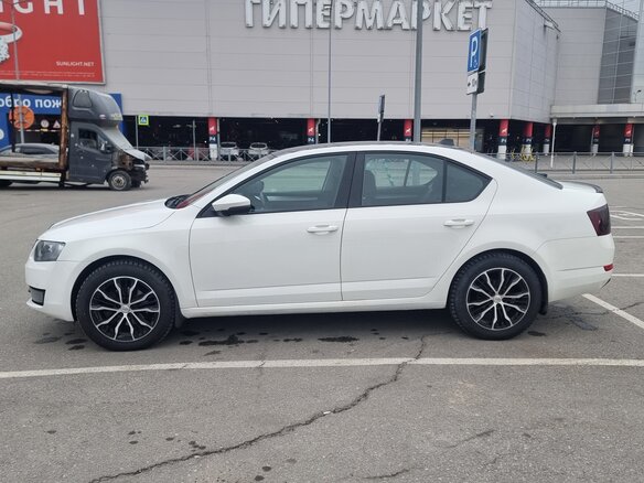 2013 Skoda Octavia III (A7), белый, 1350000 рублей - вид 2