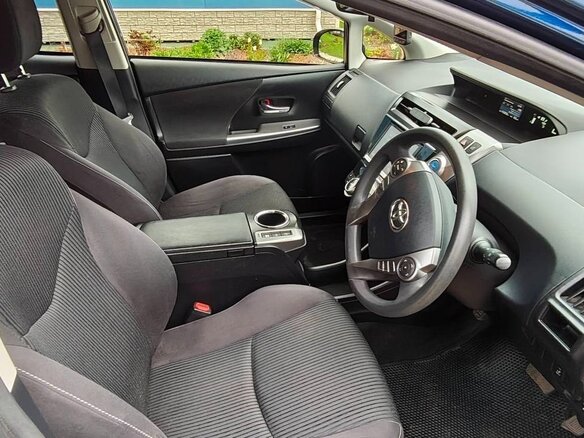 2014 Toyota Prius Alpha I (ZVW40/41) Рестайлинг, синий, 1300000 рублей - вид 6