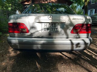 1997 Mercedes-Benz E-Класс 220 II (W210, S210), серебристый, 620000 рублей, вид 4