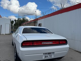 2011 Dodge Challenger III Рестайлинг, белый, 2222222 рублей, вид 4
