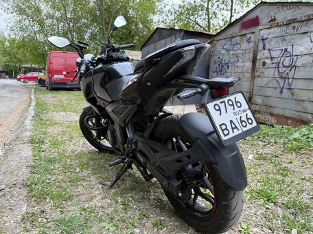 2023 Bajaj Pulsar N250, чёрный, 250000 рублей, вид 3