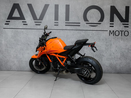 2026 KTM 1390 Super Duke R, оранжевый, 2600000 рублей, вид 5