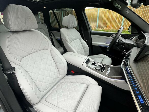 2024 BMW X5 40i IV (G05/G18) Рестайлинг, серый - вид 17