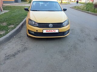 2018 Volkswagen Polo V Рестайлинг, жёлтый, 500000 рублей, вид 1