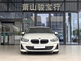 2022 BMW 1 серии 120i III (F52) Рестайлинг, белый, 1282000 рублей, вид 2
