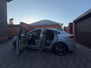 2020 Porsche Cayenne S Coupé III, серый, 9000000 рублей, вид 4