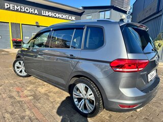 2018 Volkswagen Touran DSG6 II, серый, 1550000 рублей, вид 4