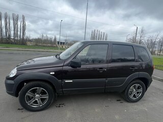 2013 Chevrolet Niva I Рестайлинг, коричневый, 550000 рублей, вид 3