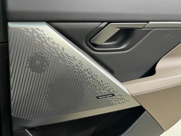 2025 BMW 5 серии Long 530Li xDrive VIII (G60/G61/G68), чёрный, 8190000 рублей - вид 17