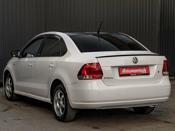 2013 Volkswagen Polo V, белый, 830000 рублей - вид 4