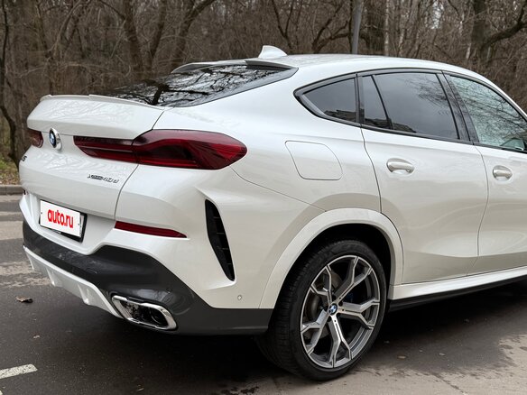 2021 BMW X6 40d III (G06), белый, 6200000 рублей - вид 15