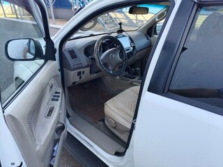 2007 Toyota Fortuner I, белый, 2400000 рублей, вид 3
