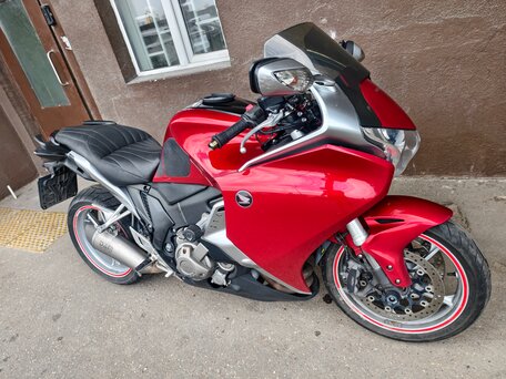2010 Honda VFR 1200, красный, 550000 рублей, вид 3