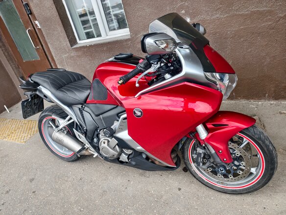 2010 Honda VFR 1200, красный, 525000 рублей - вид 2