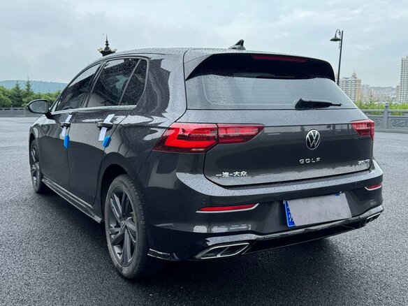 2023 Volkswagen Golf VIII, чёрный, 2098000 рублей - вид 3