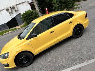 2019 Volkswagen Polo V Рестайлинг, жёлтый, 680000 рублей, вид 2