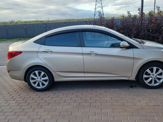 2013 Hyundai Solaris I, бежевый, 870000 рублей, вид 2
