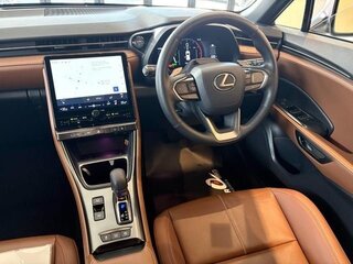 2025 Lexus LBX, белый, 3070007 рублей, вид 3