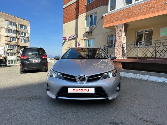 2012 Toyota Auris II, серебристый, 850000 рублей - вид 1