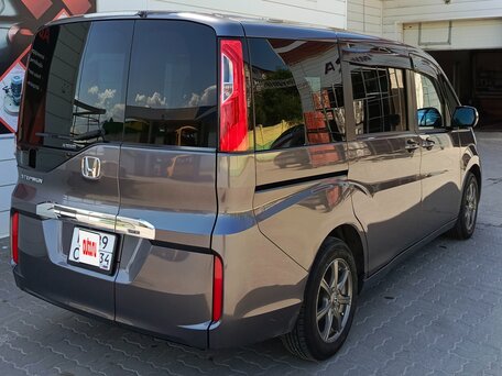 2019 Honda Stepwgn V Рестайлинг, серый, 2020000 рублей, вид 3