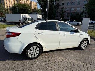 2014 Kia Rio 6-speed III, белый, 750000 рублей, вид 2