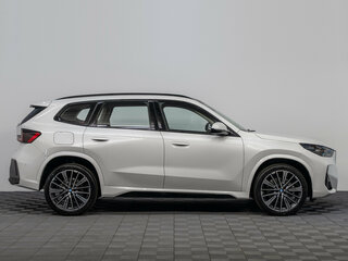 2026 BMW X1 Long 25Li xDrive III (U11/U12), белый, 5650000 рублей, вид 4