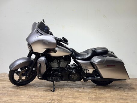 2019 Harley-Davidson CVO Street Glide, серый, 1680000 рублей, вид 3