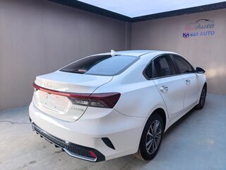 2022 Kia K3 II (China Market) Рестайлинг, белый, 1300000 рублей, вид 4