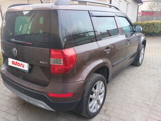 2014 Skoda Yeti I Рестайлинг, коричневый, 999999 рублей, вид 4