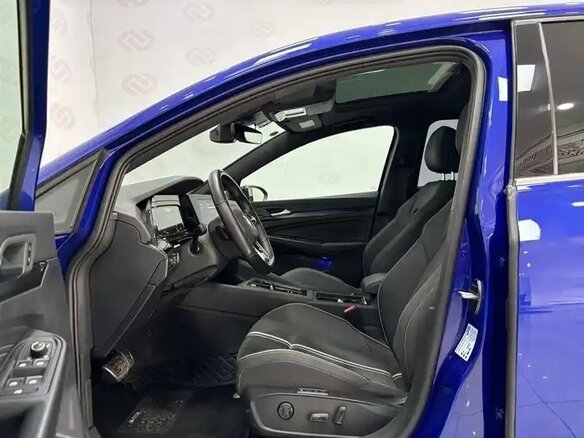 2022 Volkswagen Golf VIII, синий, 1679000 рублей - вид 6
