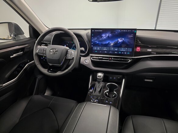 2026 Toyota Highlander IV (XU70), чёрный - вид 4
