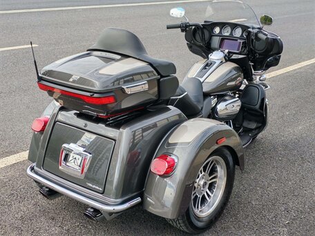 2023 Harley-Davidson Tri Glide, коричневый, 3900000 рублей, вид 2