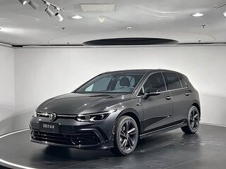 2022 Volkswagen Golf VIII, чёрный, 1970000 рублей, вид 1