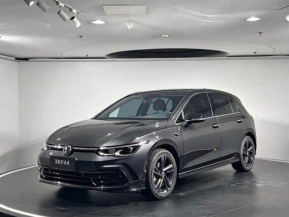 2022 Volkswagen Golf VIII, чёрный, 1970000 рублей