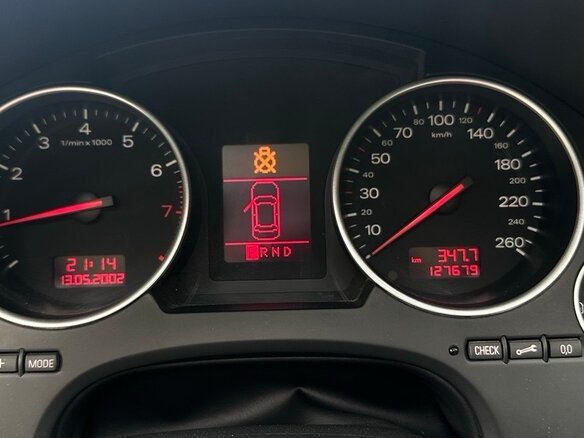 2003 Audi A4 II (B6), красный - вид 8