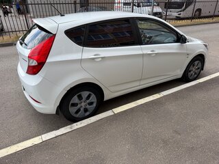 2015 Hyundai Solaris I Рестайлинг, белый, 820000 рублей, вид 3