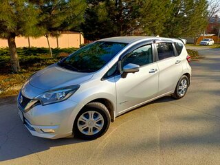 2019 Nissan Note e-Power II Рестайлинг, серебристый, 1280000 рублей, вид 1