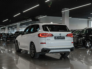 2020 BMW X5 40i IV (G05/G18), белый, 6400000 рублей, вид 4