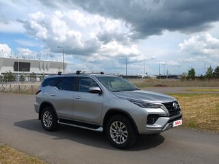 2022 Toyota Fortuner II Рестайлинг, серый, 6050000 рублей, вид 3