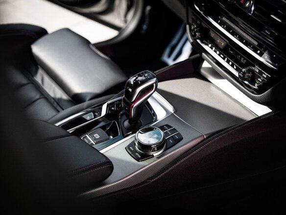 2017 BMW M5 VI (F90), серый - вид 13