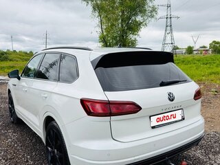 2021 Volkswagen Touareg III, белый, 4700000 рублей, вид 4