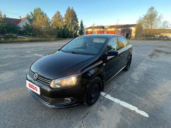 2013 Volkswagen Polo V, чёрный, 675000 рублей