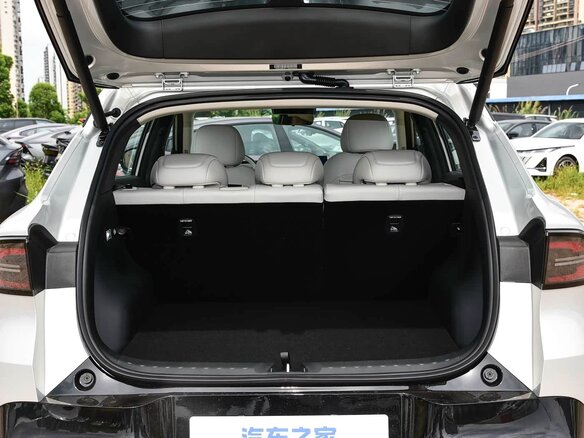 2026 Changan Qiyuan Q05 51.9 kWh II, серебристый - вид 13