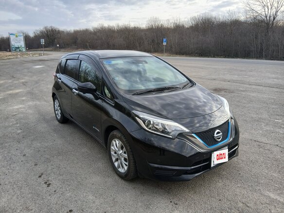 2018 Nissan Note e-Power II Рестайлинг, чёрный, 1400000 рублей - вид 2