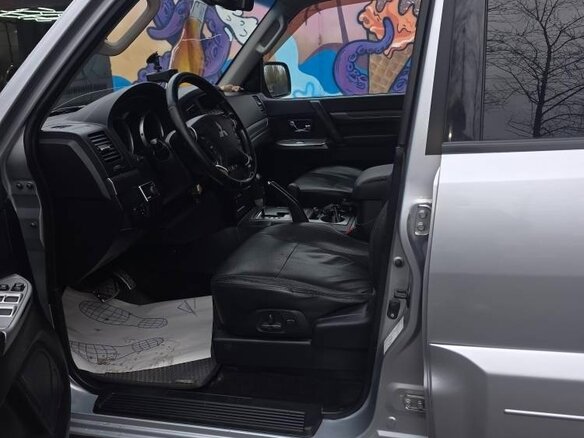 2011 Mitsubishi Pajero IV Рестайлинг 1, серебристый, 2100000 рублей - вид 10