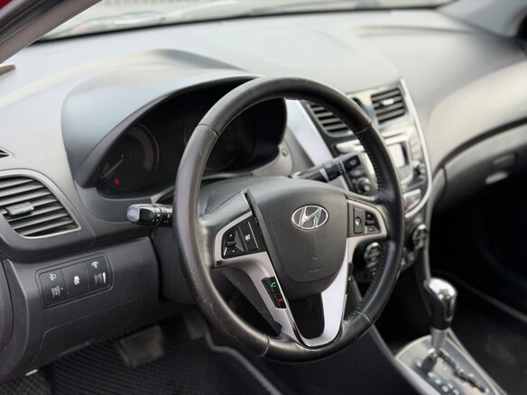 2011 Hyundai Solaris I, красный - вид 12