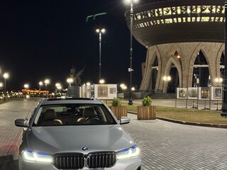 2020 BMW 5 серии 520i VII (G30/G31/G38) Рестайлинг, серебристый, 4250000 рублей, вид 1